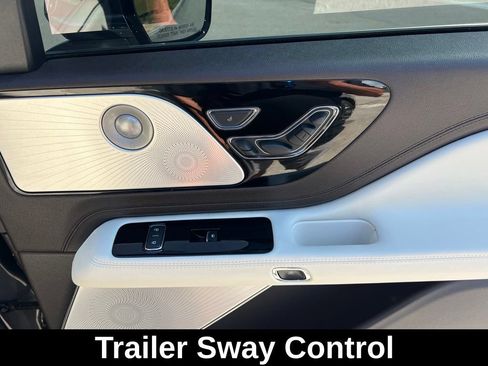 Used 2022 Lincoln Aviator Black Label w/ Dynamic Handling Package AWD/4WD image 11