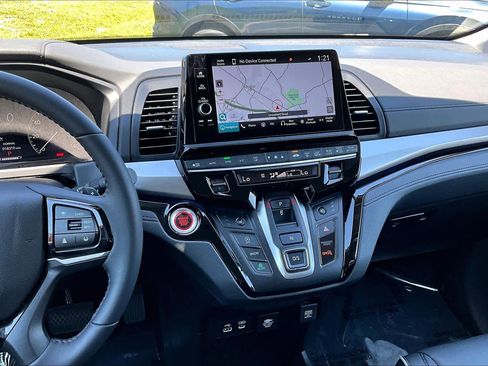 Certified 2025 Honda Odyssey Touring image 7