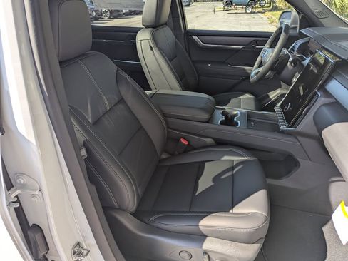 Used 2026 GMC Acadia Elevation w/ Black Edition FWD image 42