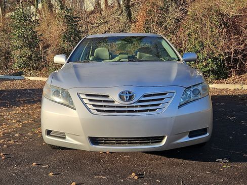 Used 2009 Toyota Camry LE image 2