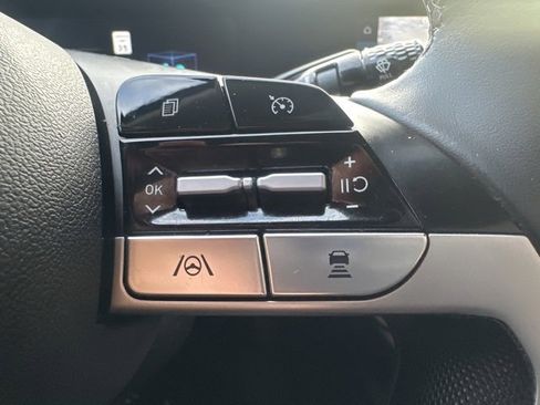 Used 2023 Hyundai Elantra SEL w/ Convenience Package image 16