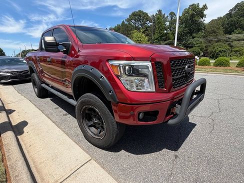 Used 2018 Nissan Titan PRO-4X AWD/4WD image 3