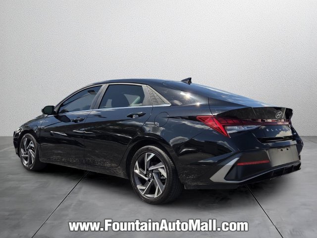 Used 2025 Hyundai Elantra Limited FWD image 3