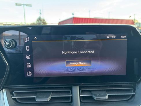 Used 2025 Chevrolet Trax LT image 21