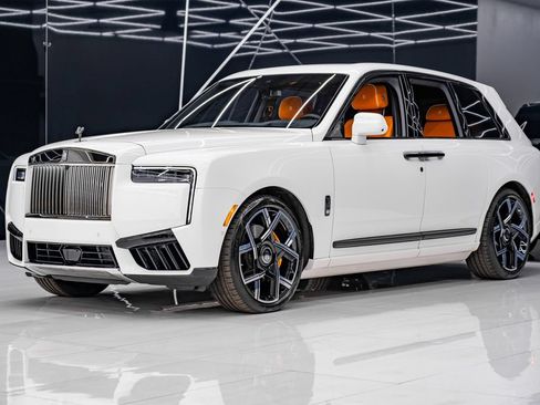 Used 2025 Rolls-Royce Cullinan Black Badge AWD/4WD image 3