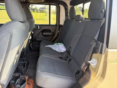 Used 2025 Jeep Gladiator Sport AWD/4WD image 17