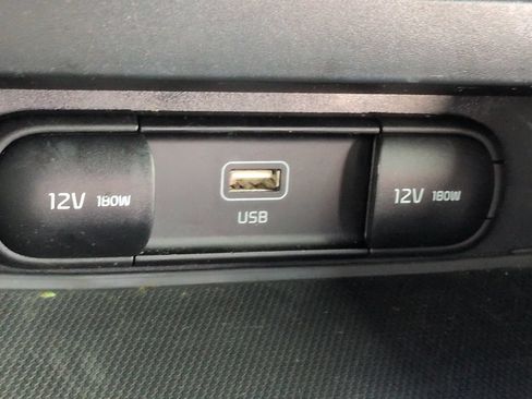 Used 2023 Kia Soul LX w/ LX Technology Package FWD image 17