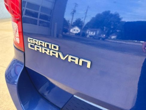 Used 2018 Dodge Grand Caravan SE w/ UConnect Hands-Free Group FWD image 11