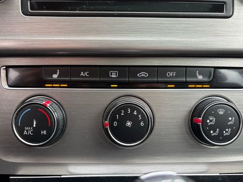 Used 2015 Volkswagen Golf TDI SE image 19