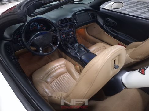 Used 2001 Chevrolet Corvette Coupe w/ Preferred Equipment Group2 RWD image 19