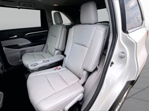 Used 2016 Toyota Highlander Limited Platinum FWD image 19