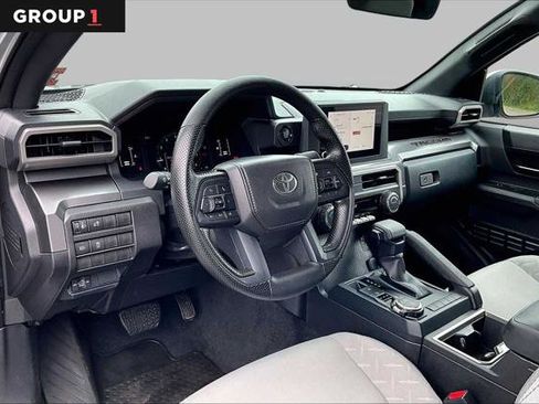 Certified 2025 Toyota Tacoma SR5 AWD/4WD image 18