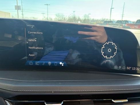 Used 2024 Cadillac XT4 Premium Luxury image 18