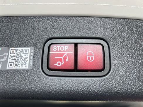 Used 2026 Mercedes-Benz GLC 300 4MATIC image 32