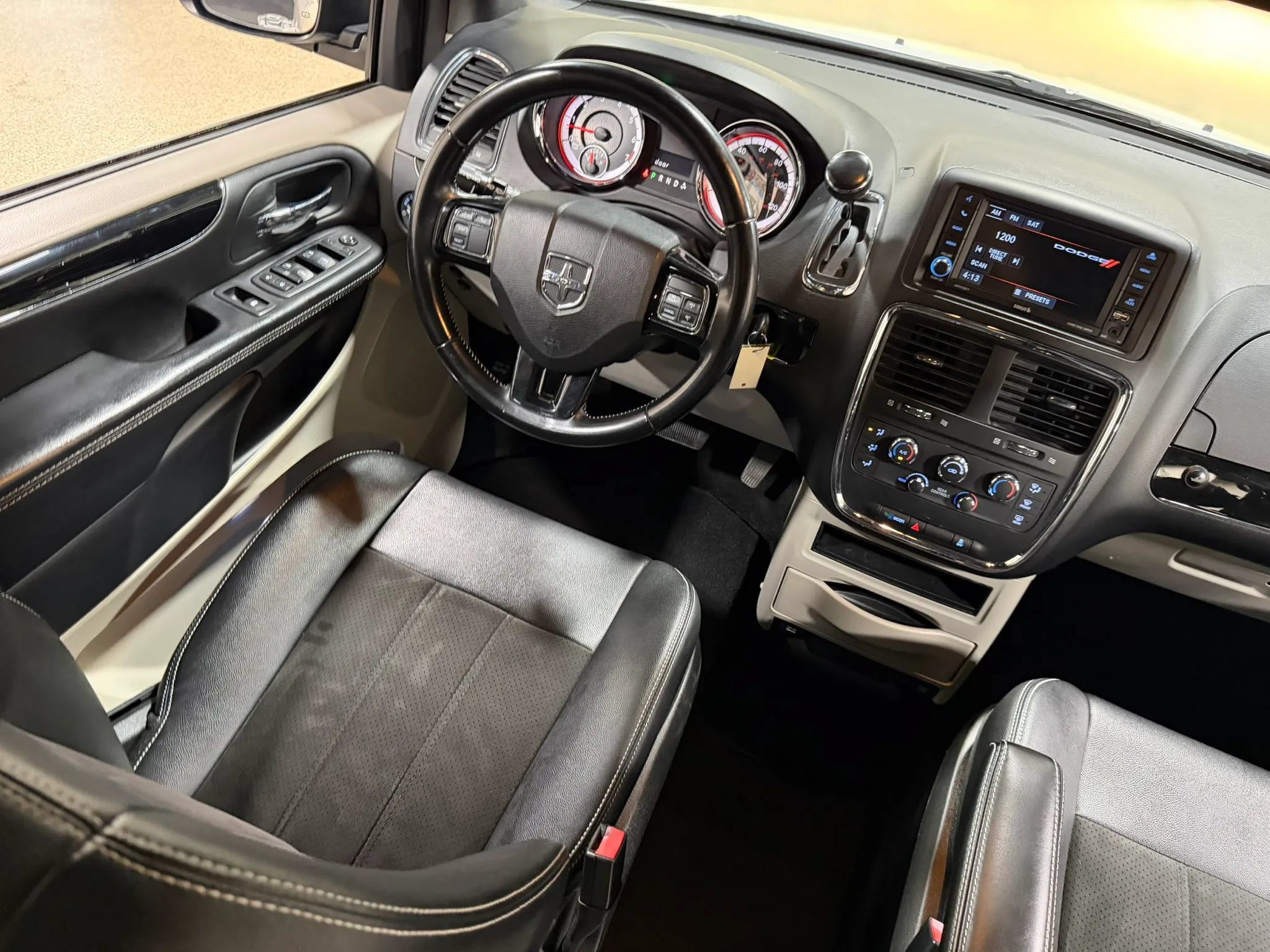 Used 2019 Dodge Grand Caravan SXT FWD image 52