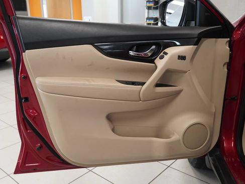 Used 2017 Nissan Rogue SL AWD/4WD image 5