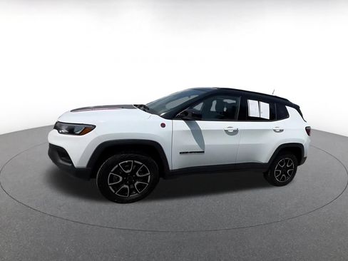 Used 2025 Jeep Compass Trailhawk AWD/4WD image 8