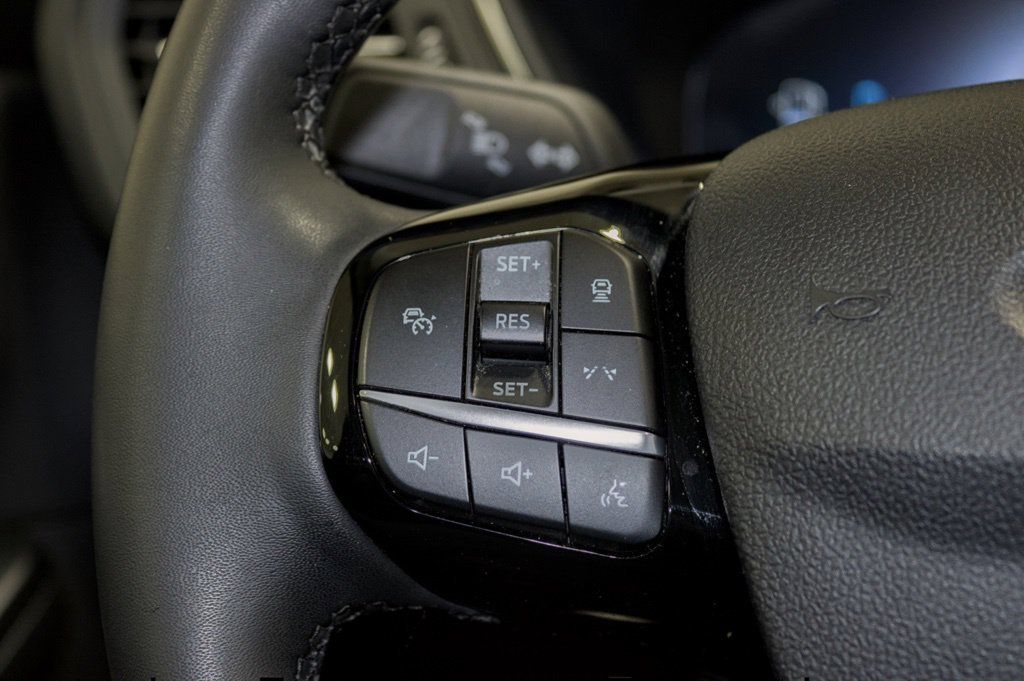 Used 2023 Ford Escape SE w/ PHEV Premium Package FWD image 18