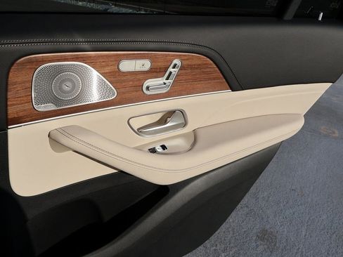 New 2026 Mercedes-Benz GLS 450 4MATIC image 17