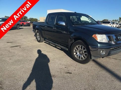 Used 2013 Nissan Frontier SL w/ Moonroof Pkg image 5
