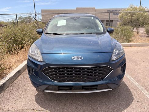 Used 2020 Ford Escape SE FWD image 2