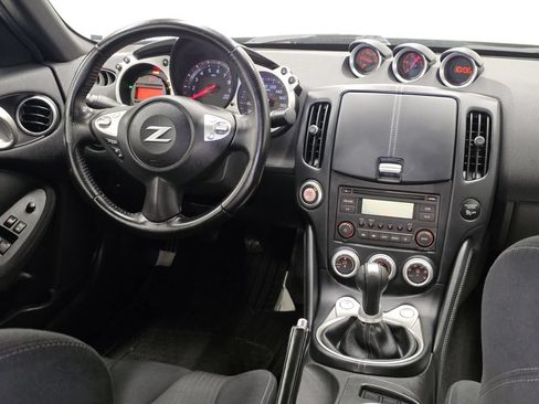 Used 2017 Nissan 370Z Coupe RWD image 17