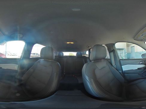 Used 2025 Chevrolet Trax LT FWD image 42