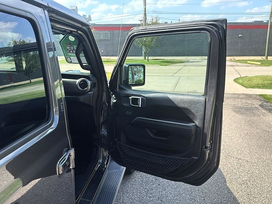 Used 2020 Jeep Wrangler Unlimited Sahara AWD/4WD image 35