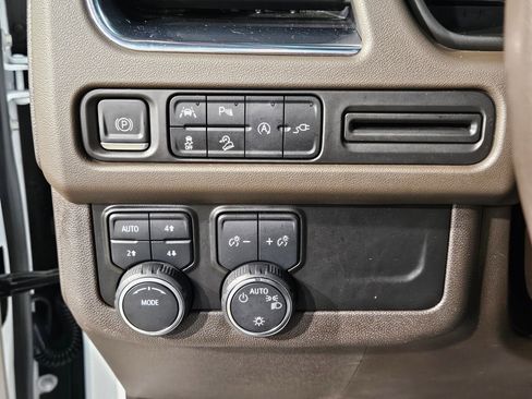 Used 2022 Chevrolet Tahoe Z71 AWD/4WD image 25