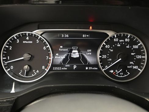 Used 2025 Nissan Pathfinder SL AWD/4WD image 13