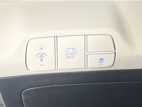 Used 2025 Hyundai Elantra Limited FWD image 20