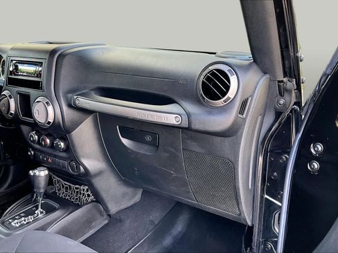 Used 2016 Jeep Wrangler Sport w/ Connectivity Group AWD/4WD image 19