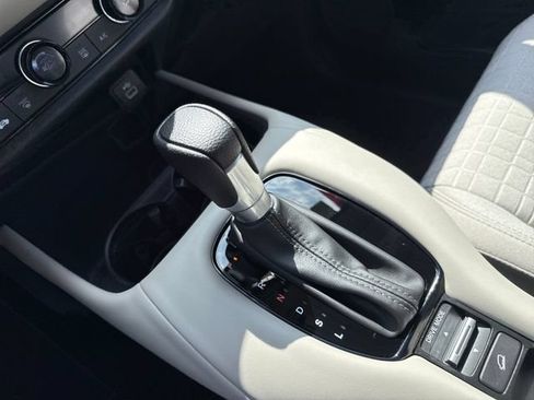 Certified 2025 Honda HR-V LX image 29