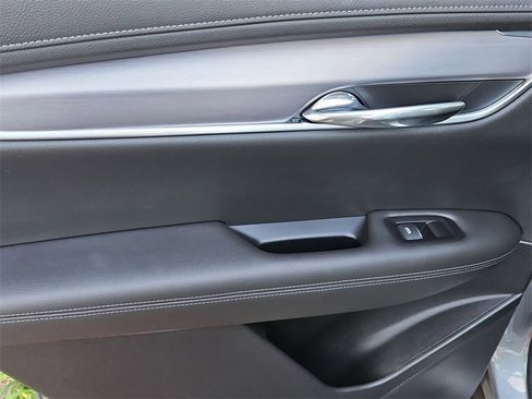 Used 2025 Cadillac XT6 Luxury image 21