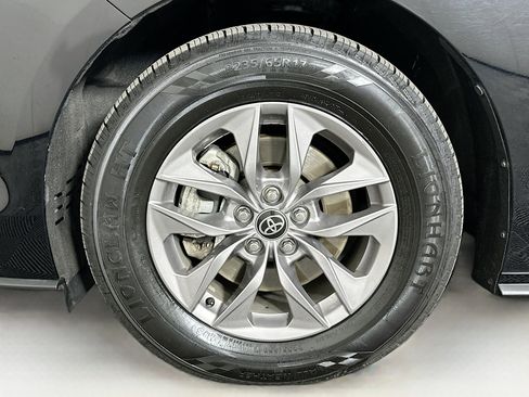 Used 2021 Toyota Sienna XLE w/ XLE Plus Package image 11