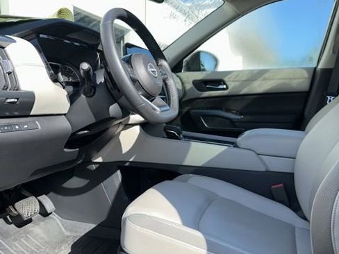 Used 2024 Nissan Pathfinder SL w/ SL Premium Package image 11