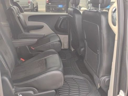 Used 2019 Dodge Grand Caravan SXT image 16