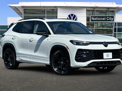 New 2026 Volkswagen Tiguan SE R-Line FWD image 2