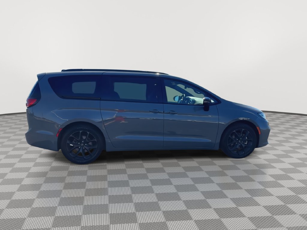 Used 2025 Chrysler Pacifica Limited FWD image 9