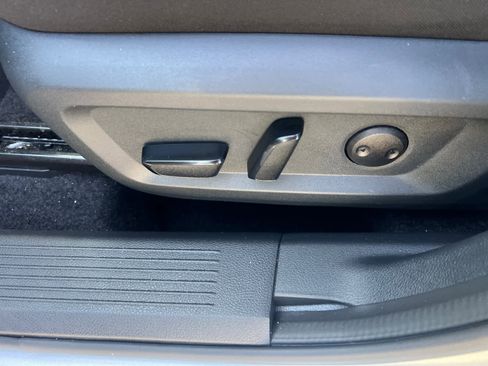 Certified 2025 Nissan Rogue SV image 18