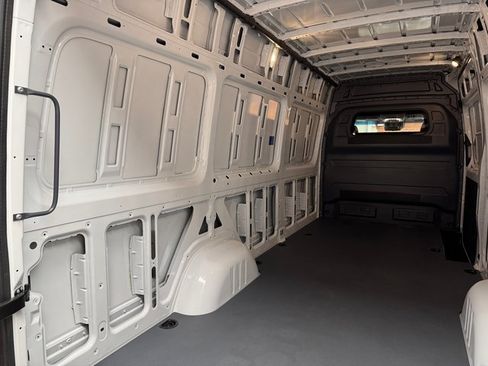Used 2024 Mercedes-Benz Sprinter 2500 image 23