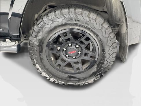 Used 2019 Toyota 4Runner TRD Off-Road AWD/4WD image 11