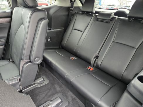 Used 2022 Toyota Highlander Limited image 11