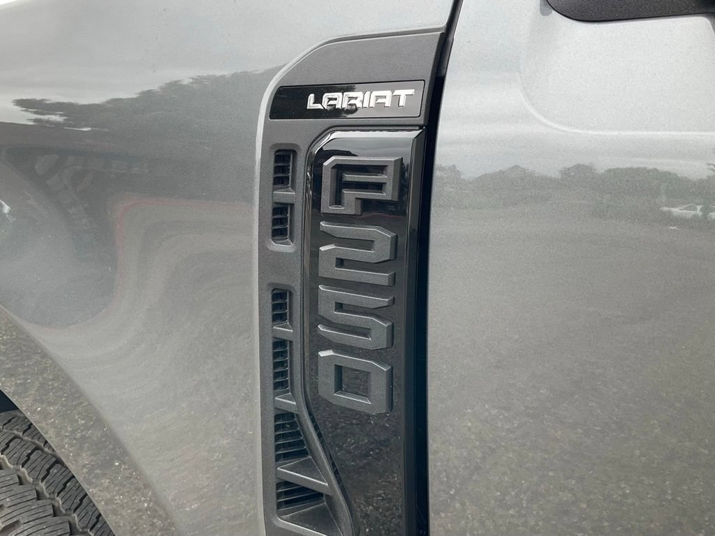 New 2026 Ford F250 Lariat w/ Black Appearance Package AWD/4WD image 11