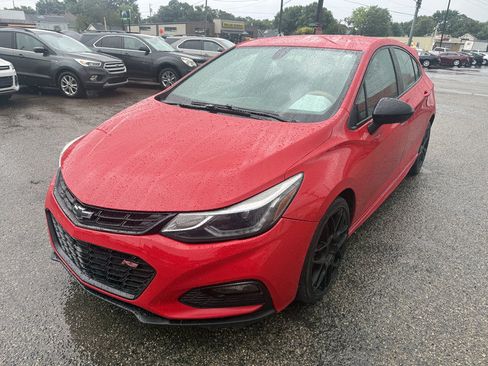 Used 2018 Chevrolet Cruze LT w/ Convenience Package FWD image 2