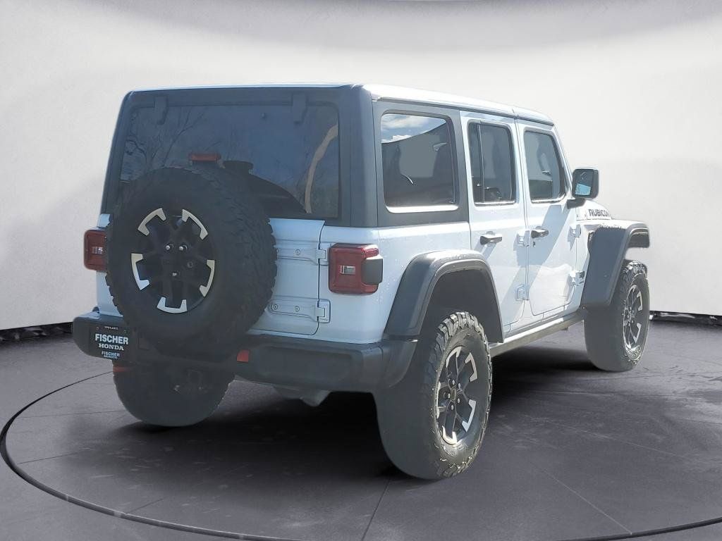 Used 2025 Jeep Wrangler Unlimited Rubicon AWD/4WD image 3