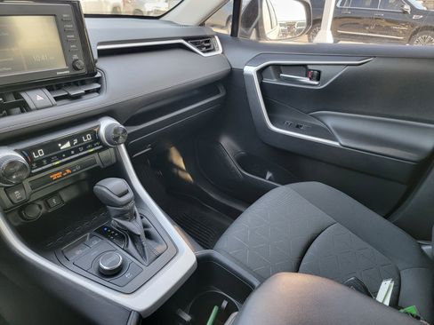 Used 2022 Toyota RAV4 XLE image 25
