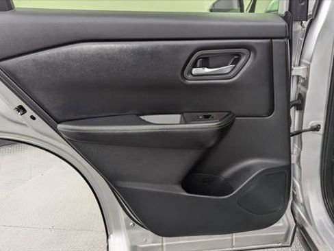 Used 2025 Nissan Rogue SV image 16