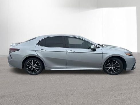 Used 2021 Toyota Camry SE image 11