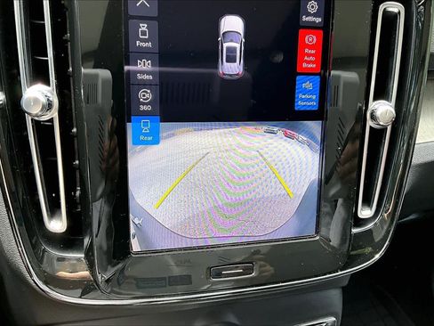 Used 2023 Volvo XC40 B5 Plus w/ Protection Package Premier AWD/4WD image 27